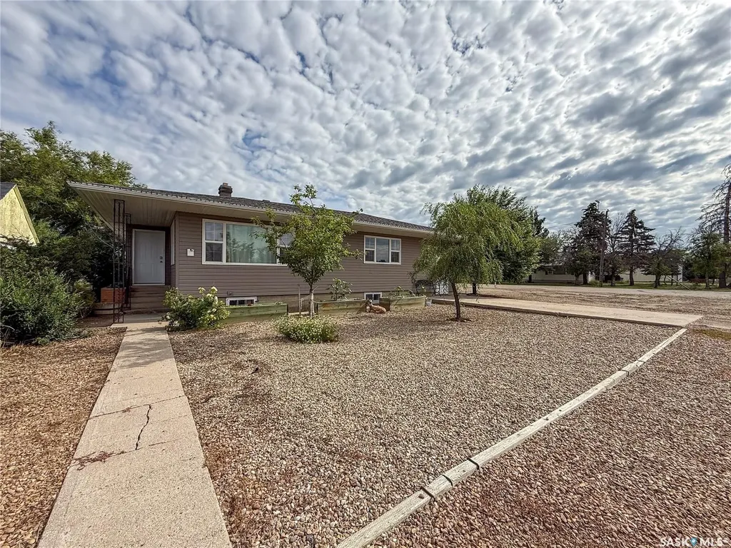 223 2nd Avenue E Frontier SK S0N 0W0