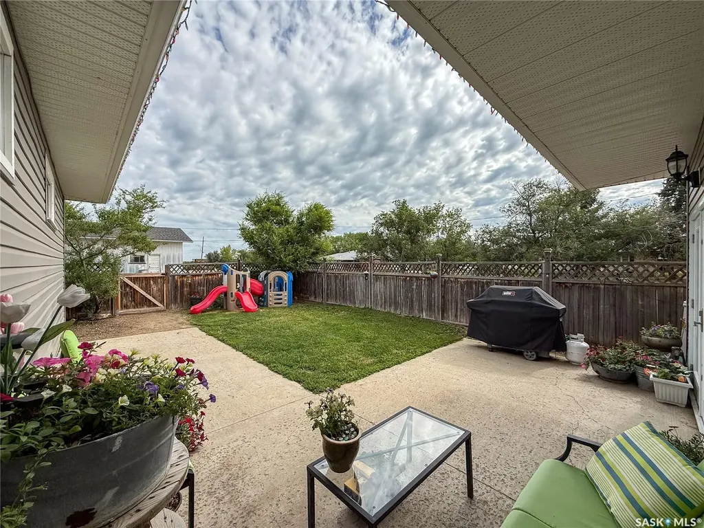 223 2nd Avenue E Frontier SK S0N 0W0