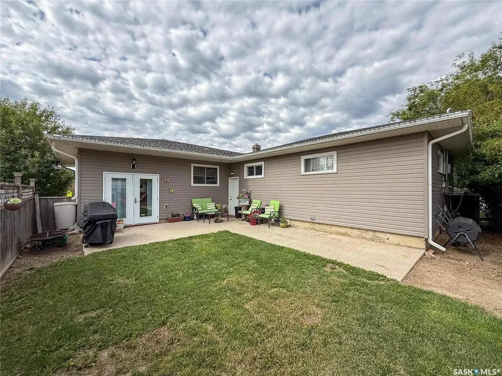 223 2nd Avenue E Frontier SK S0N 0W0