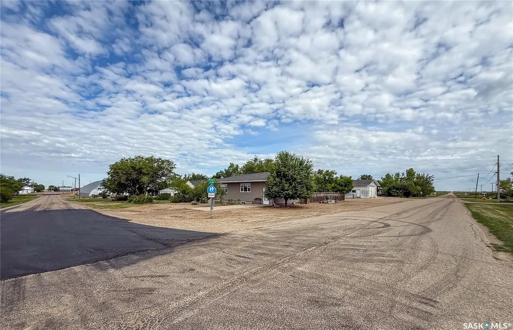223 2nd Avenue E Frontier SK S0N 0W0
