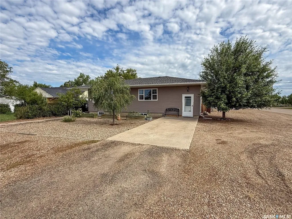 223 2nd Avenue E Frontier SK S0N 0W0