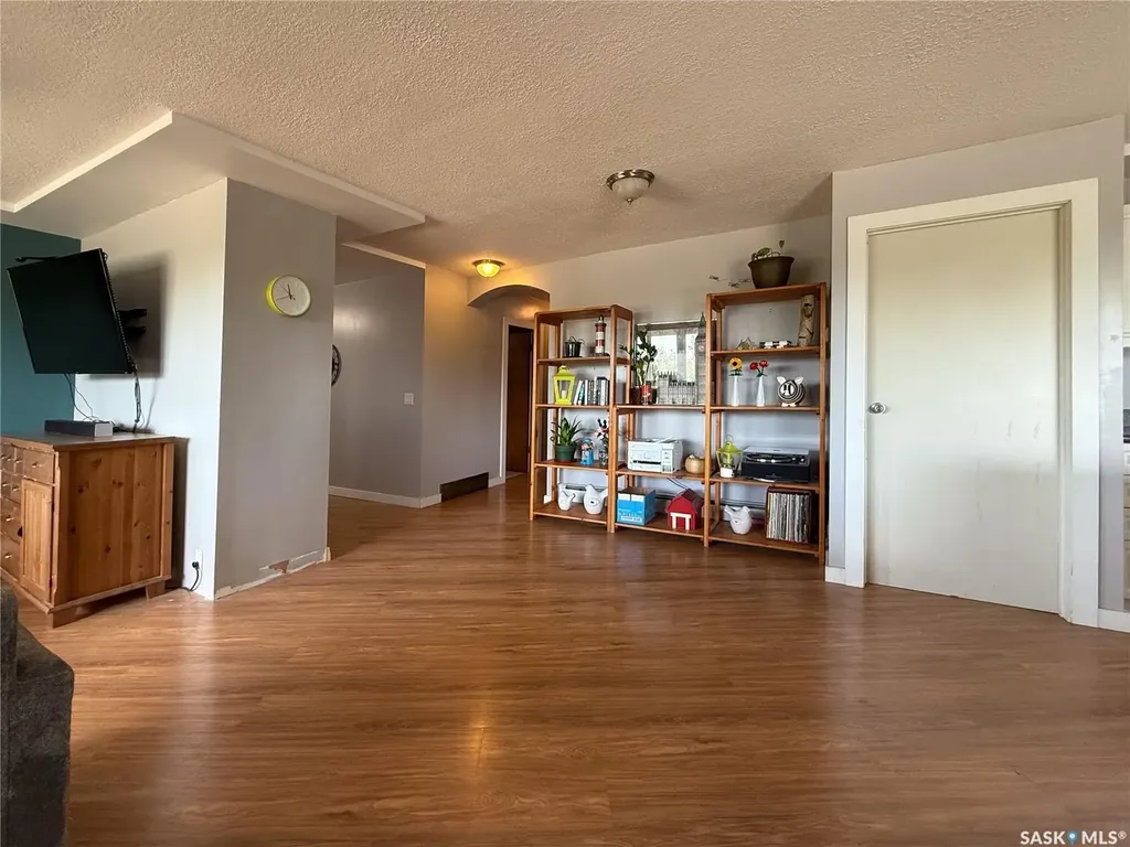 223 2nd Avenue E Frontier SK S0N 0W0