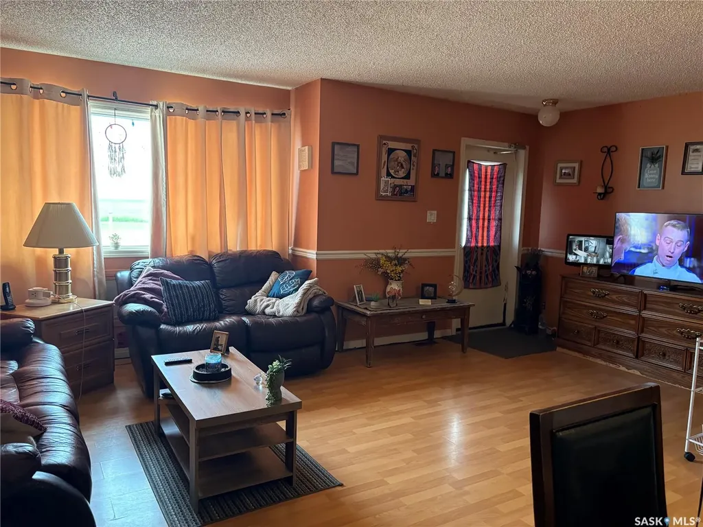 304 King Edward Street Davidson SK S7K 2Y7
