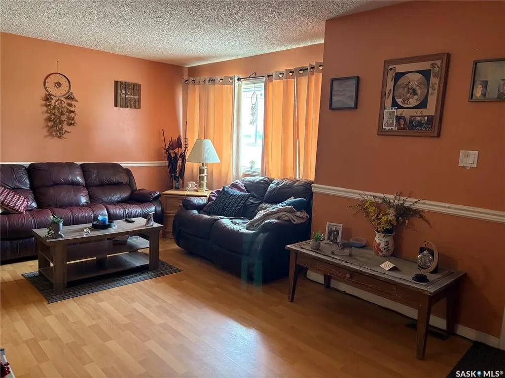 304 King Edward Street Davidson SK S7K 2Y7