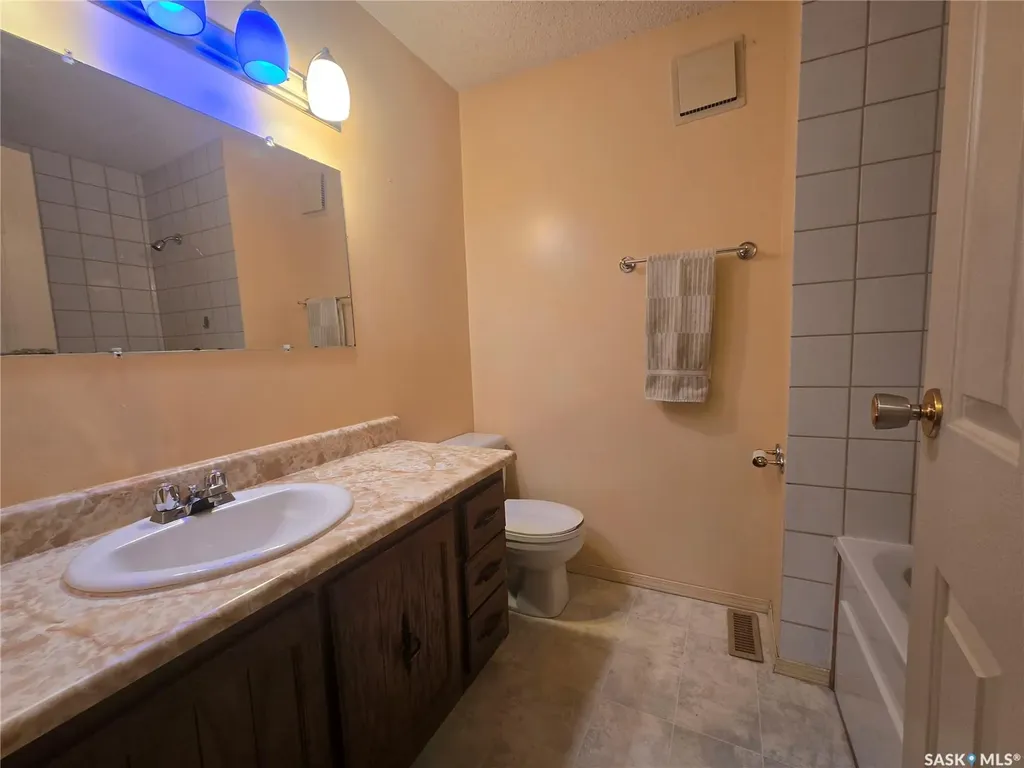 215 Heward Street Stoughton SK S0G 4T0
