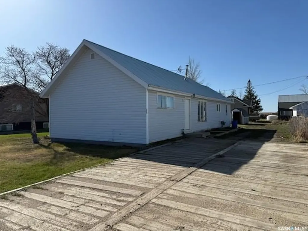 69 Railway Avenue Kindersley Rm No. 290 SK S0L 1S0
