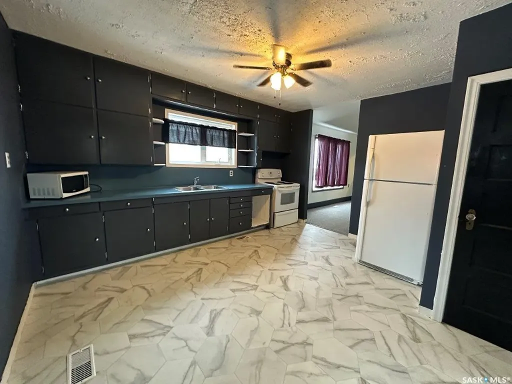 69 Railway Avenue Kindersley Rm No. 290 SK S0L 1S0