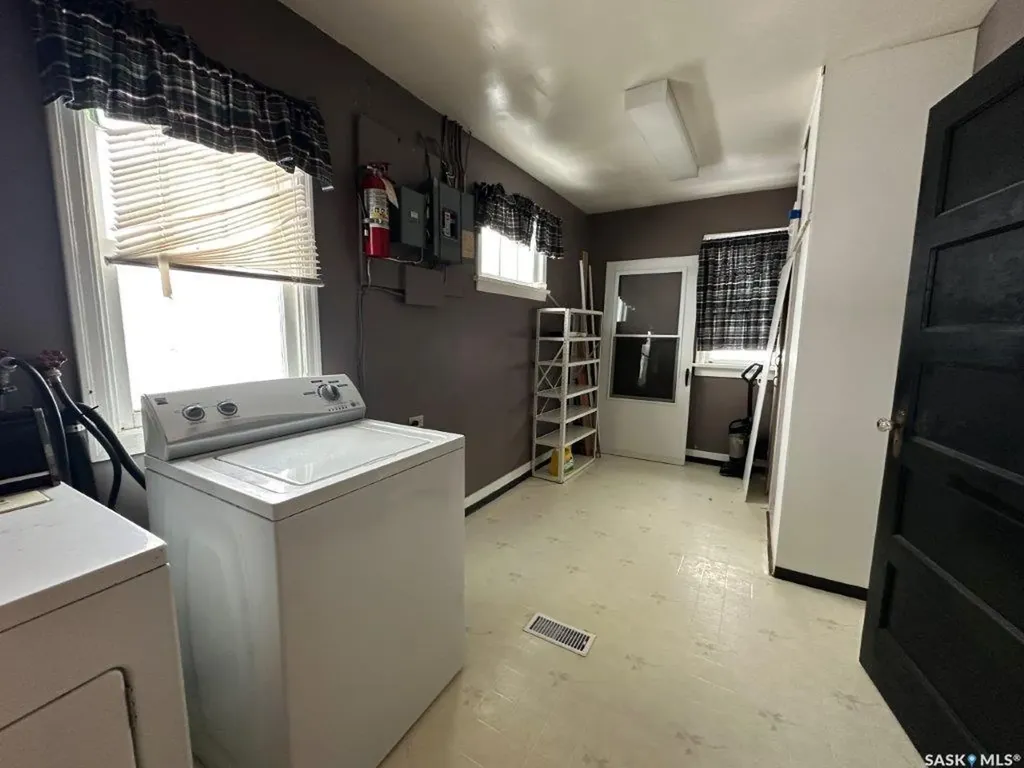 69 Railway Avenue Kindersley Rm No. 290 SK S0L 1S0