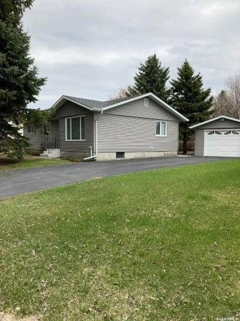 212 Fourth Street NE Ituna SK S0A 1N0