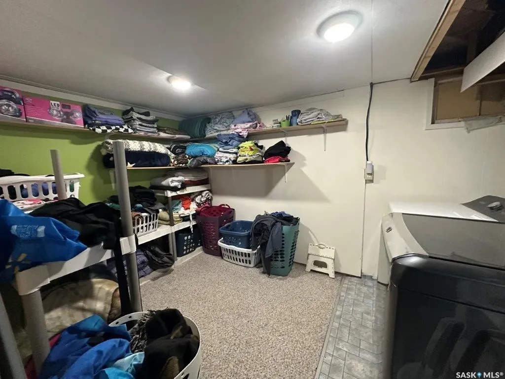 113 4th Avenue E Kindersley SK S0L 1S0