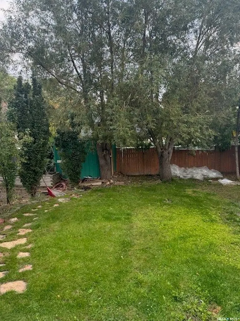 113 4th Avenue E Kindersley SK S0L 1S0