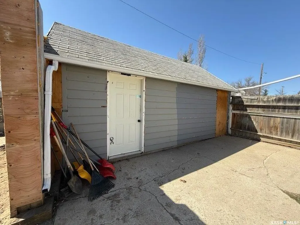 113 4th Avenue E Kindersley SK S0L 1S0