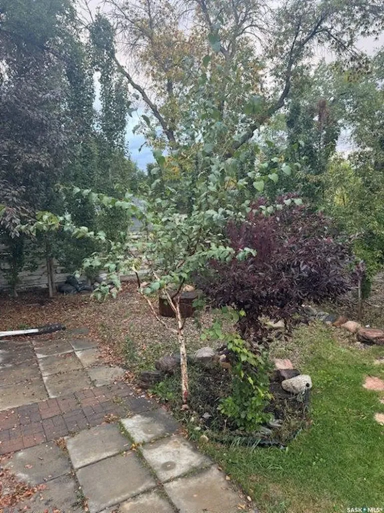 113 4th Avenue E Kindersley SK S0L 1S0