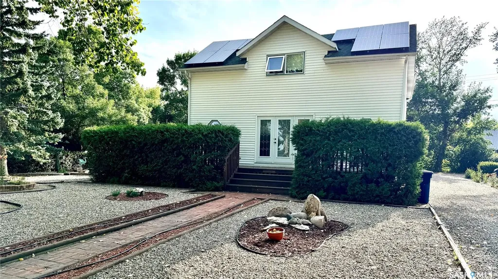 106 2nd Street E Dinsmore SK S0L 0T0