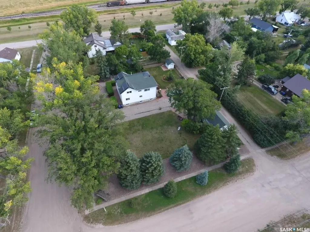 106 2nd Street E Dinsmore SK S0L 0T0