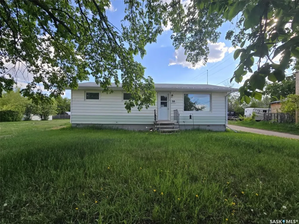 33 4th Avenue E Central Butte SK S0H 0A1