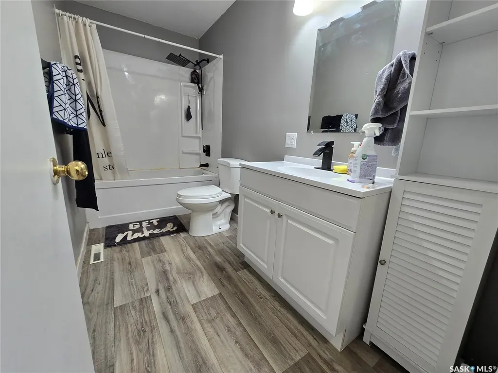 33 4th Avenue E Central Butte SK S0H 0A1