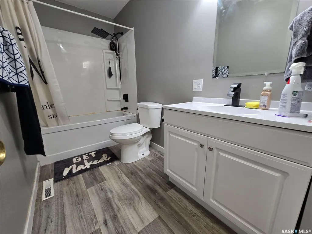 33 4th Avenue E Central Butte SK S0H 0A1