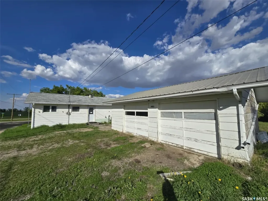 33 4th Avenue E Central Butte SK S0H 0A1