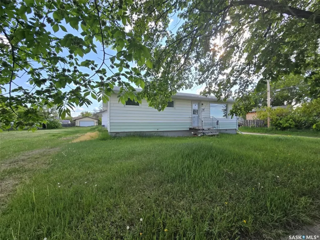 33 4th Avenue E Central Butte SK S0H 0A1