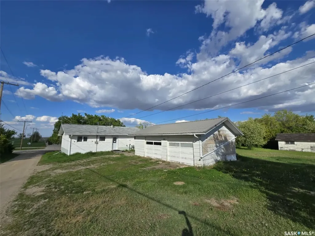 33 4th Avenue E Central Butte SK S0H 0A1