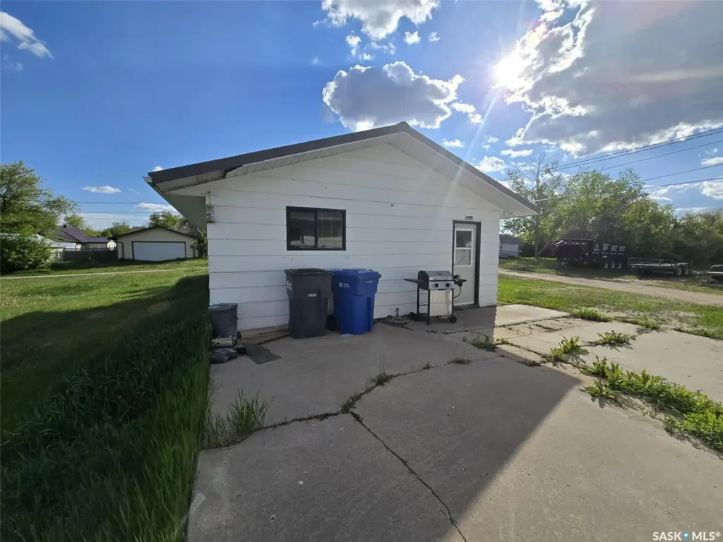 33 4th Avenue E Central Butte SK S0H 0A1