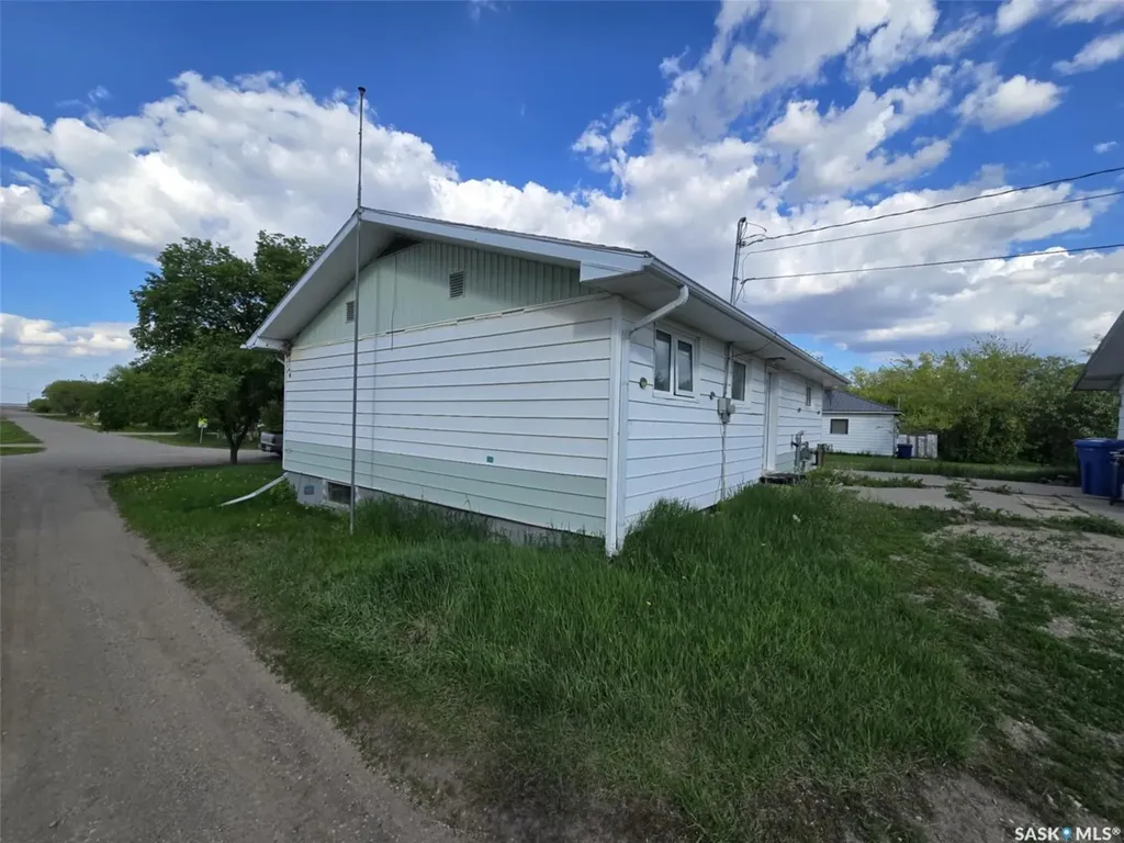 33 4th Avenue E Central Butte SK S0H 0A1