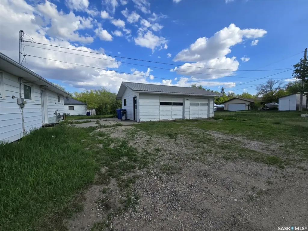 33 4th Avenue E Central Butte SK S0H 0A1