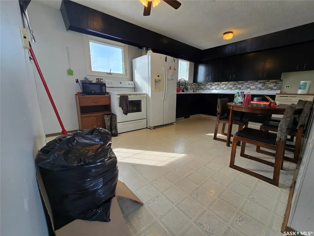 33 4th Avenue E Central Butte SK S0H 0A1