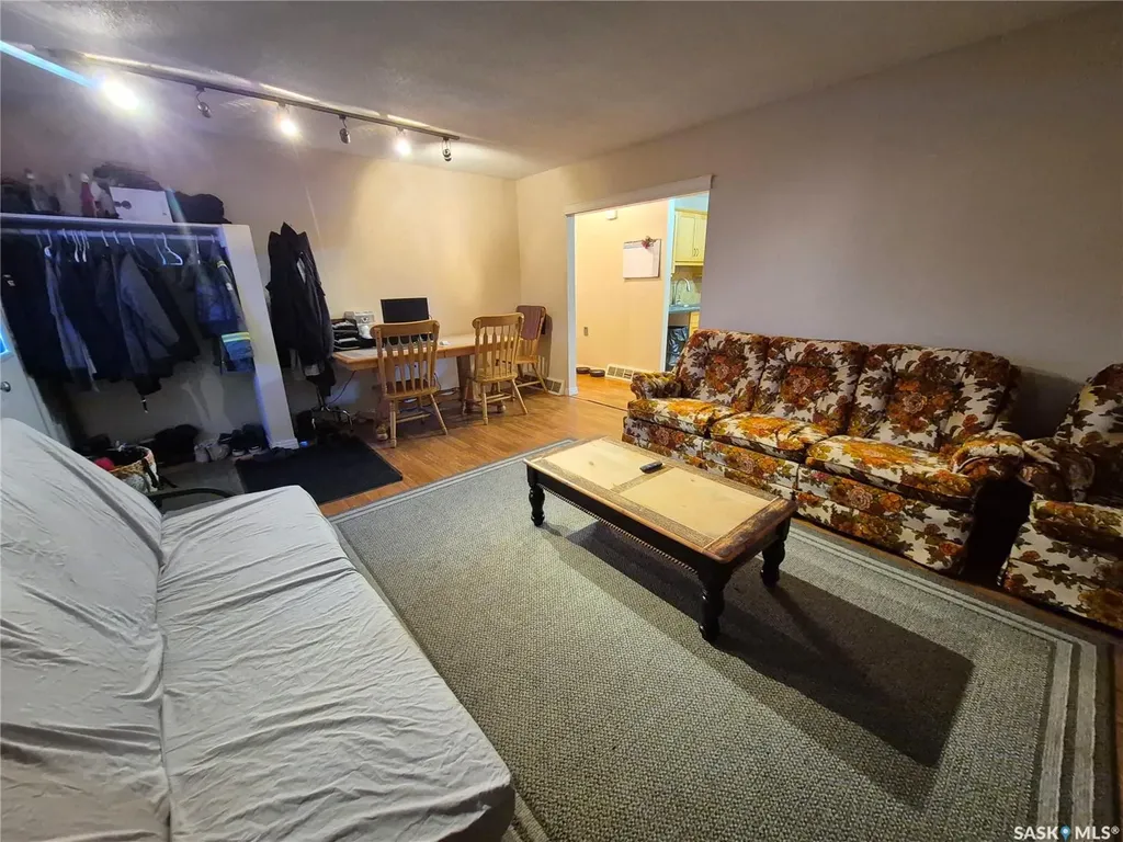 1118 Park Avenue Weyburn SK S4H 0K5