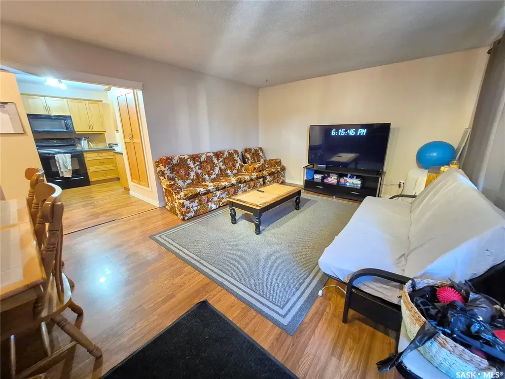 1118 Park Avenue Weyburn SK S4H 0K5