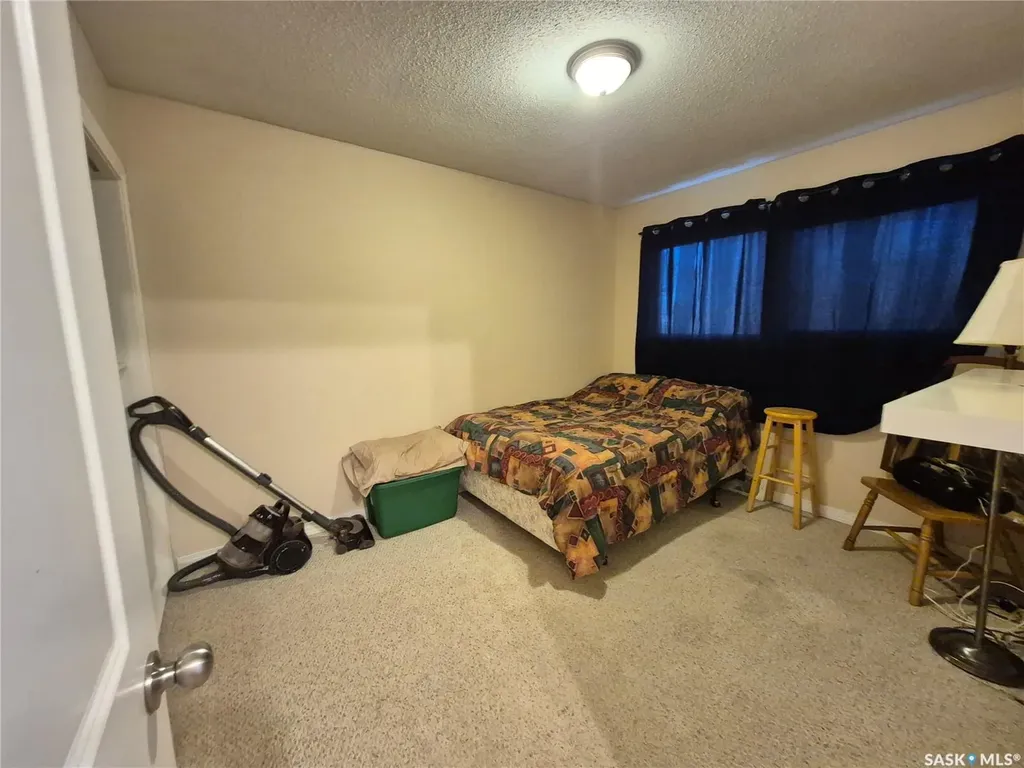 1118 Park Avenue Weyburn SK S4H 0K5