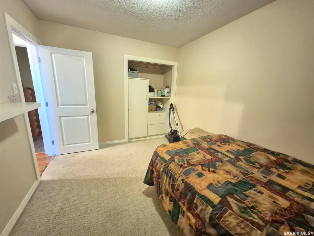 1118 Park Avenue Weyburn SK S4H 0K5