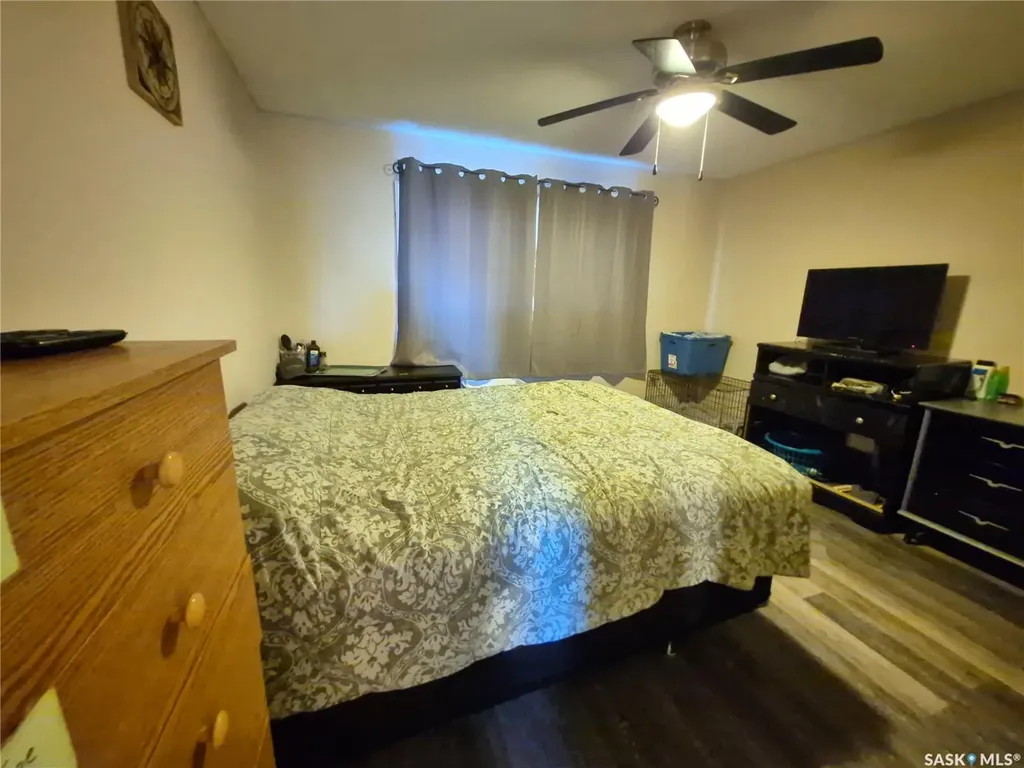 1118 Park Avenue Weyburn SK S4H 0K5