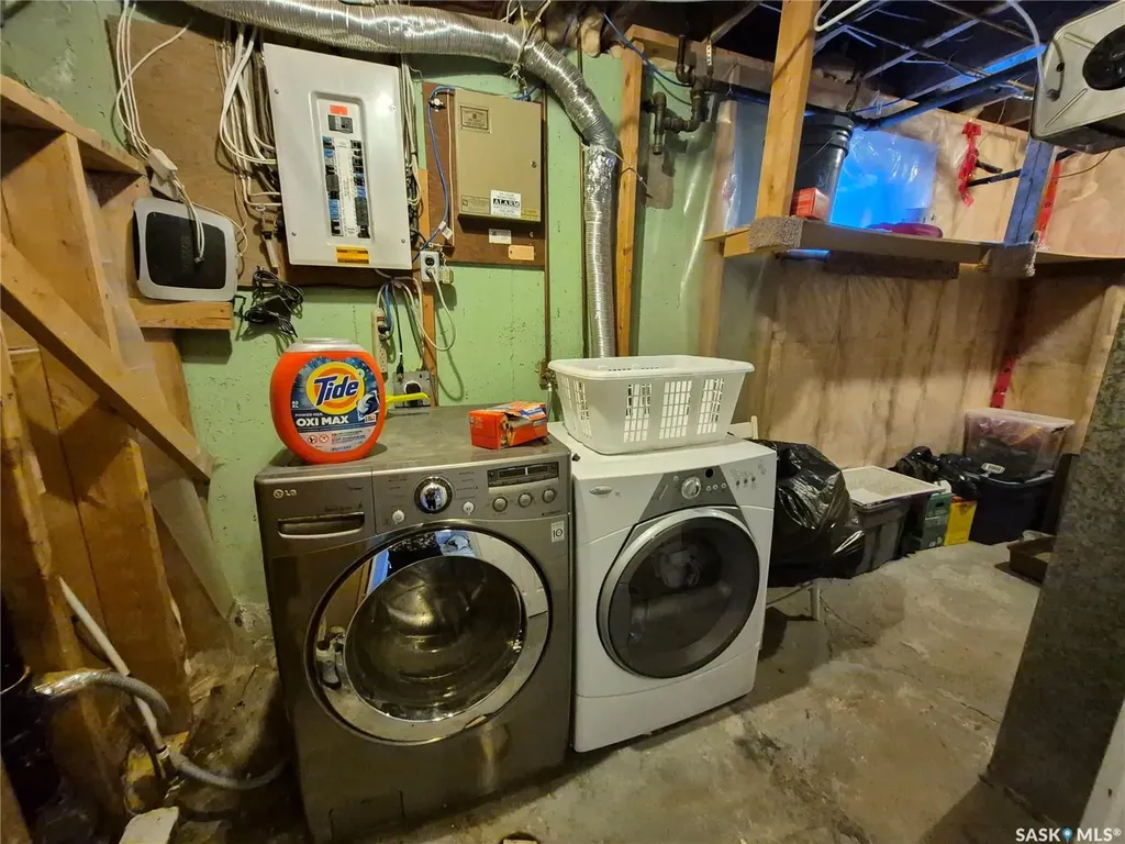 1118 Park Avenue Weyburn SK S4H 0K5