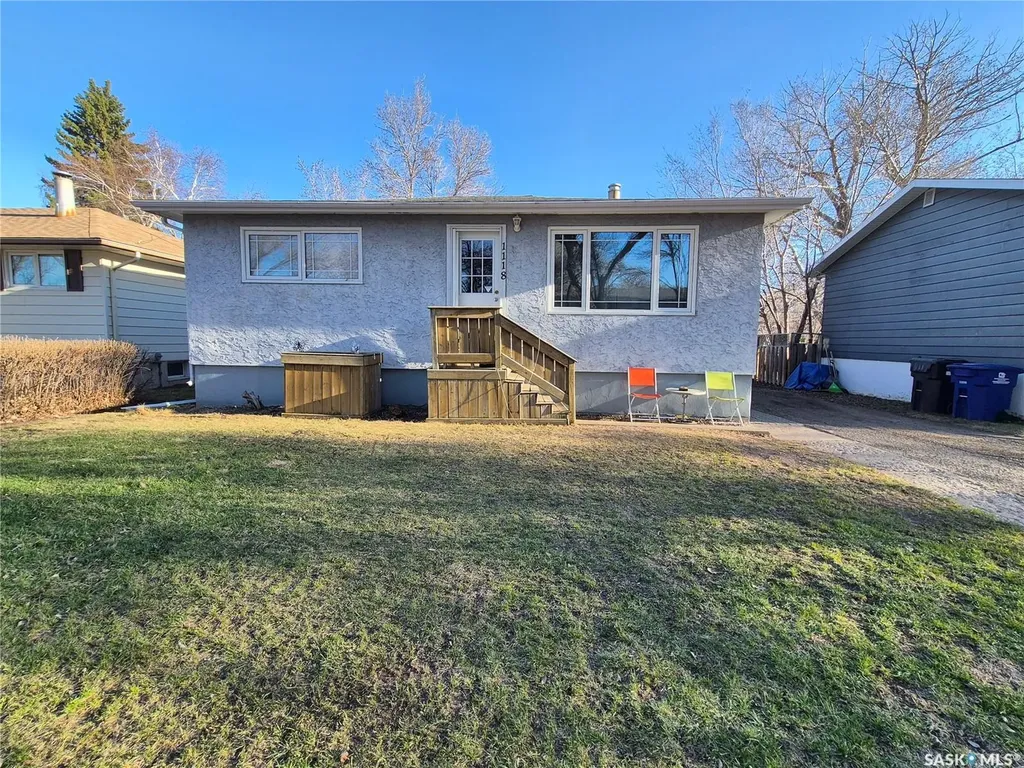 1118 Park Avenue Weyburn SK S4H 0K5