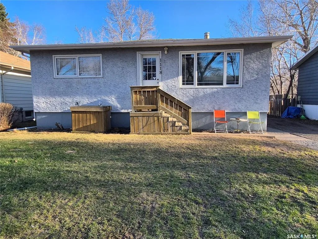 1118 Park Avenue Weyburn SK S4H 0K5