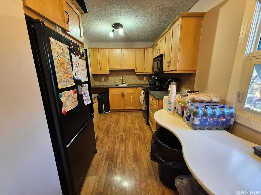 1118 Park Avenue Weyburn SK S4H 0K5