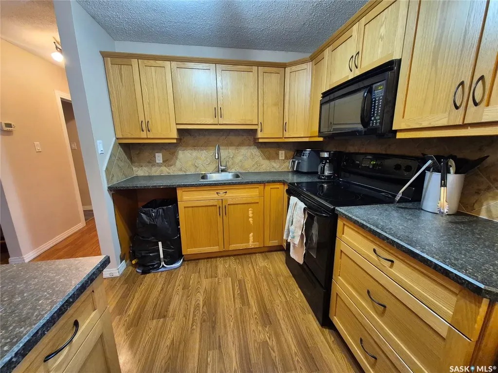 1118 Park Avenue Weyburn SK S4H 0K5