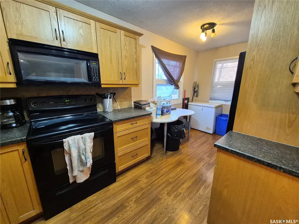1118 Park Avenue Weyburn SK S4H 0K5