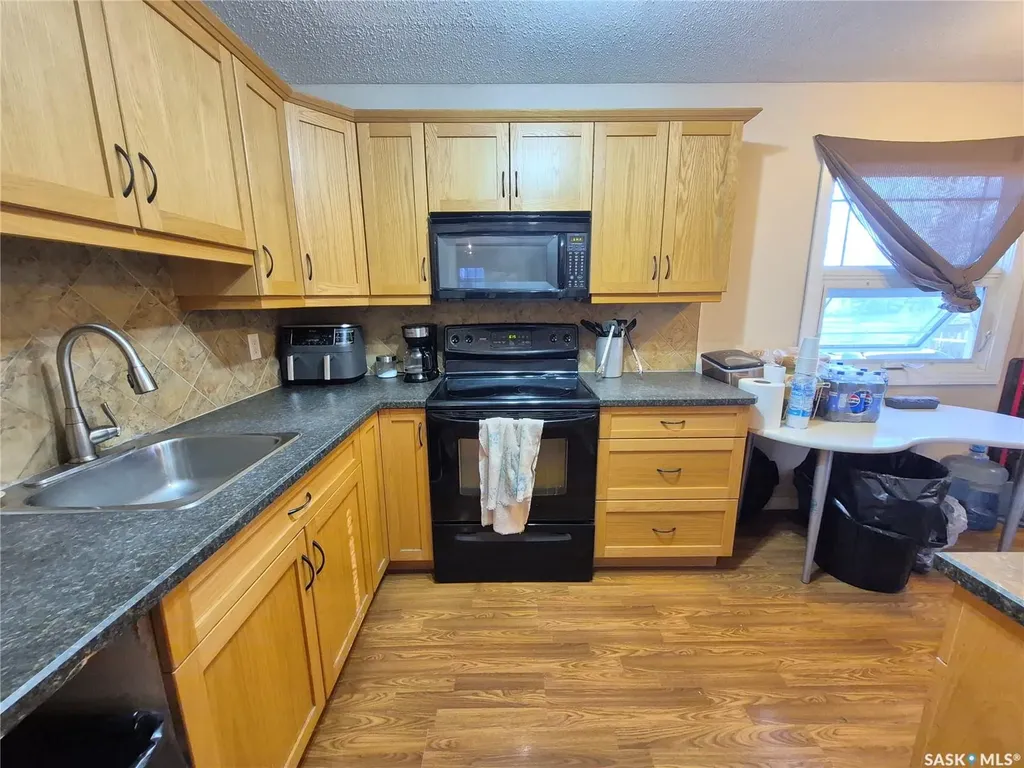 1118 Park Avenue Weyburn SK S4H 0K5