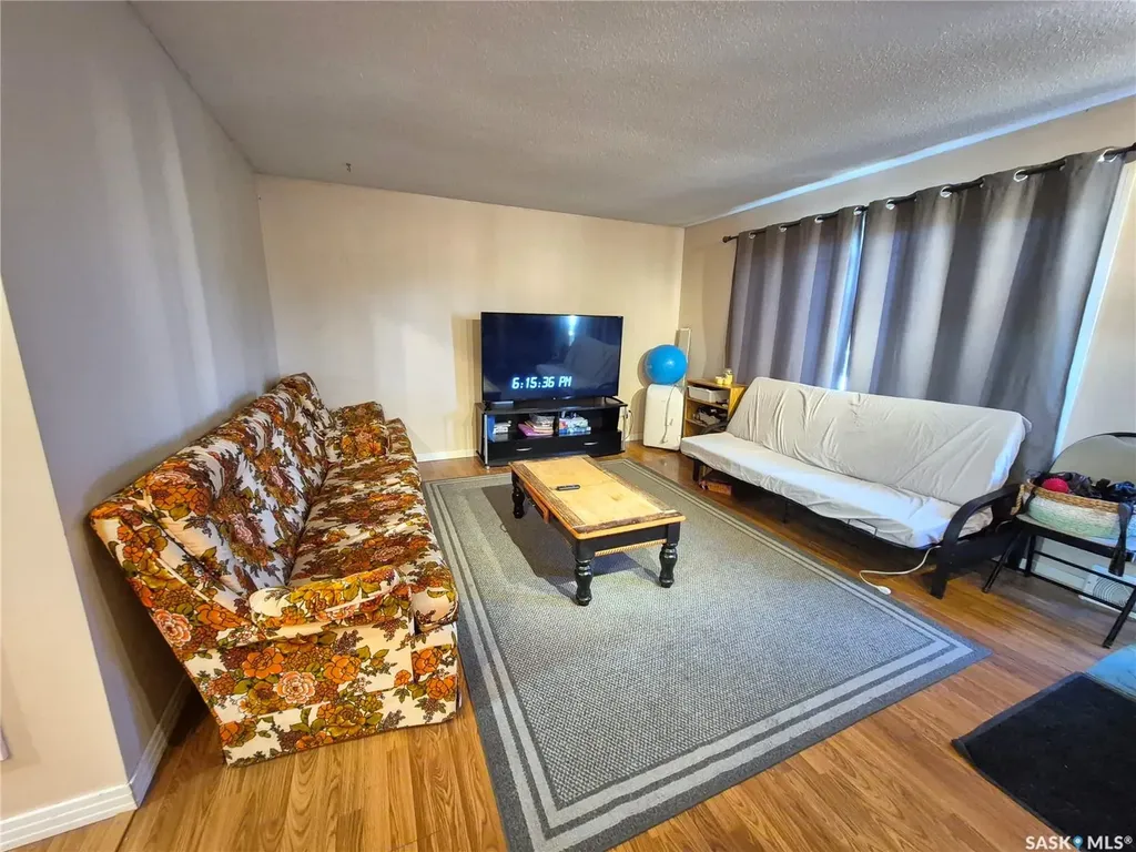 1118 Park Avenue Weyburn SK S4H 0K5