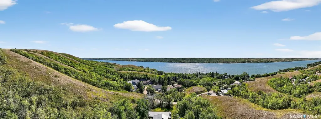 16 Alice Crescent North Grove SK S6H 6L5
