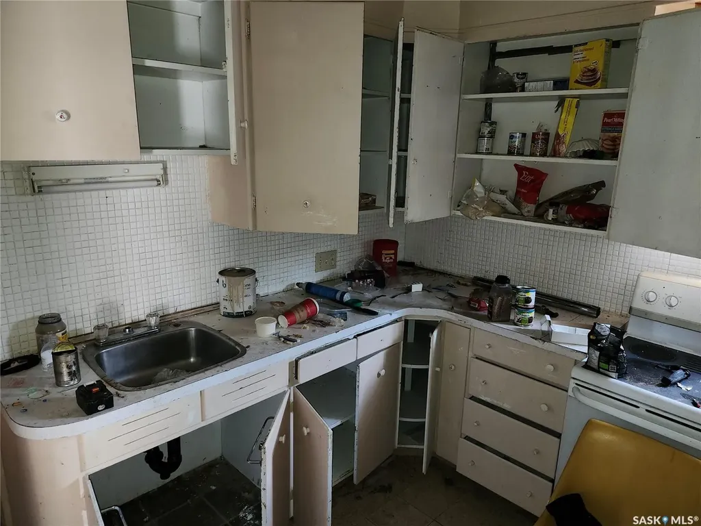 1716 Ottawa Street Regina SK S4P 1P2