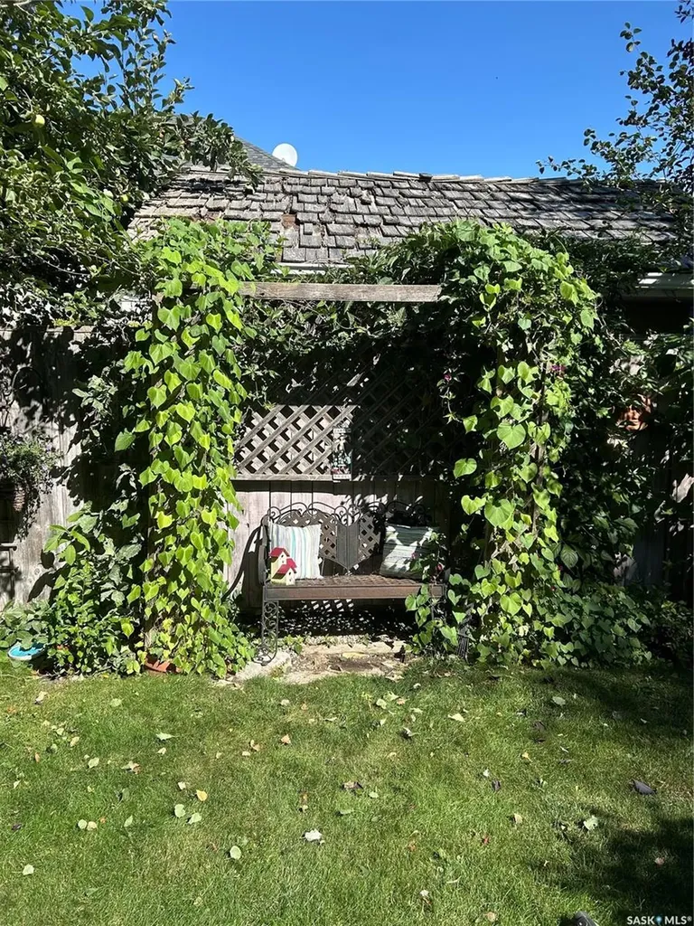 11172 Wascana Meadows Regina SK S4V 2W2