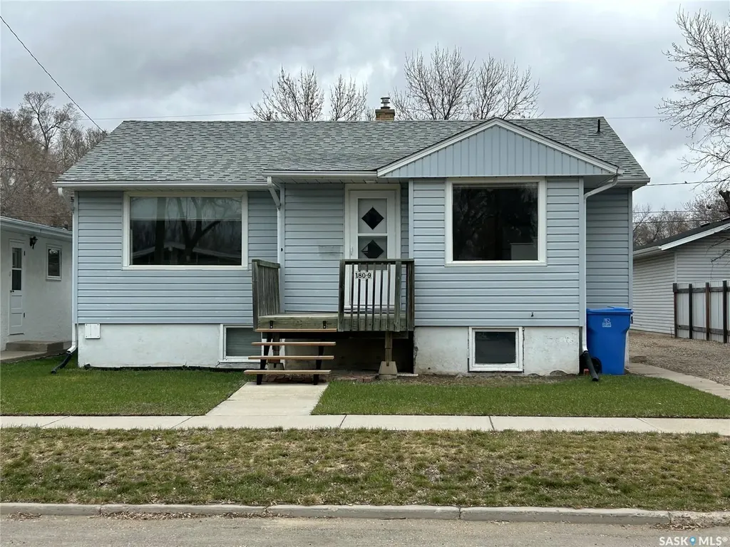 1809 2nd Street Estevan SK S4A 0N4