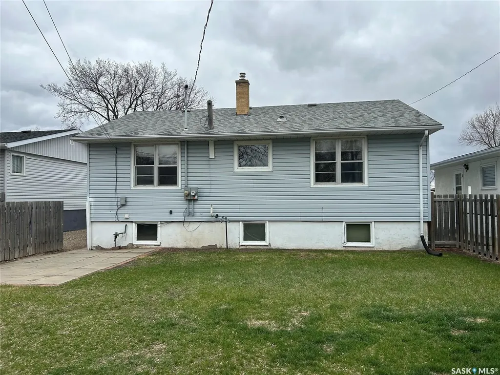 1809 2nd Street Estevan SK S4A 0N4