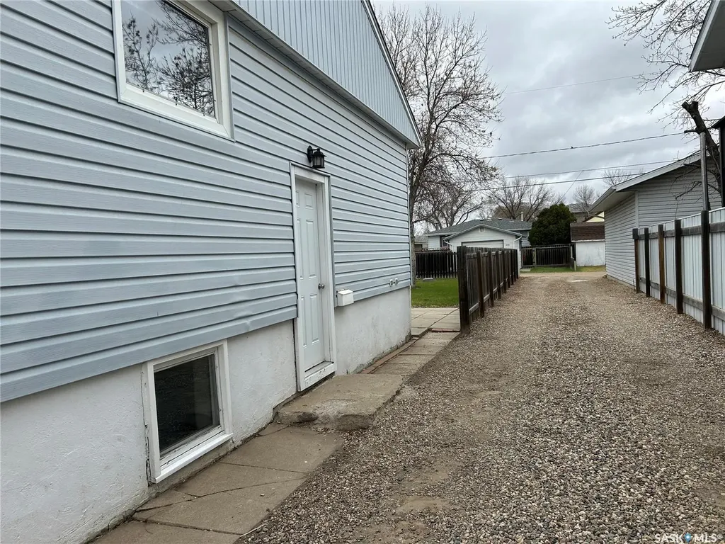1809 2nd Street Estevan SK S4A 0N4