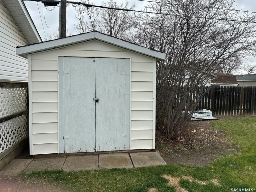 1809 2nd Street Estevan SK S4A 0N4