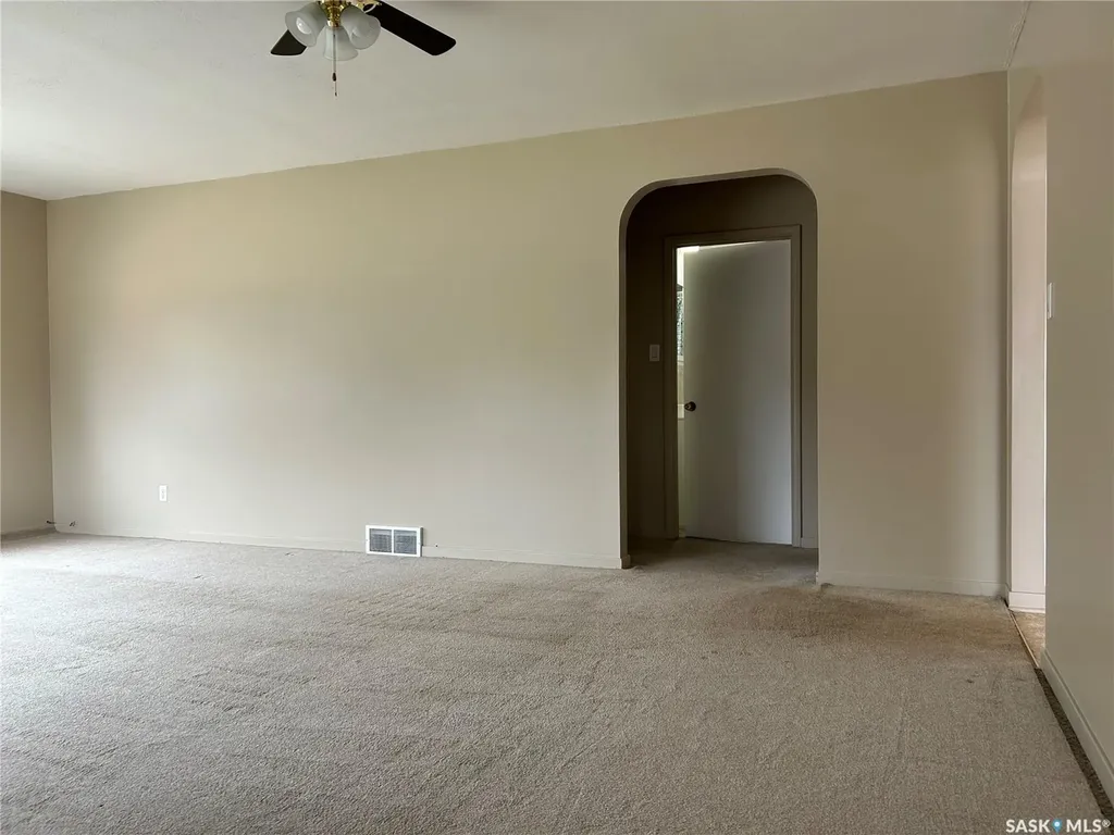 1809 2nd Street Estevan SK S4A 0N4